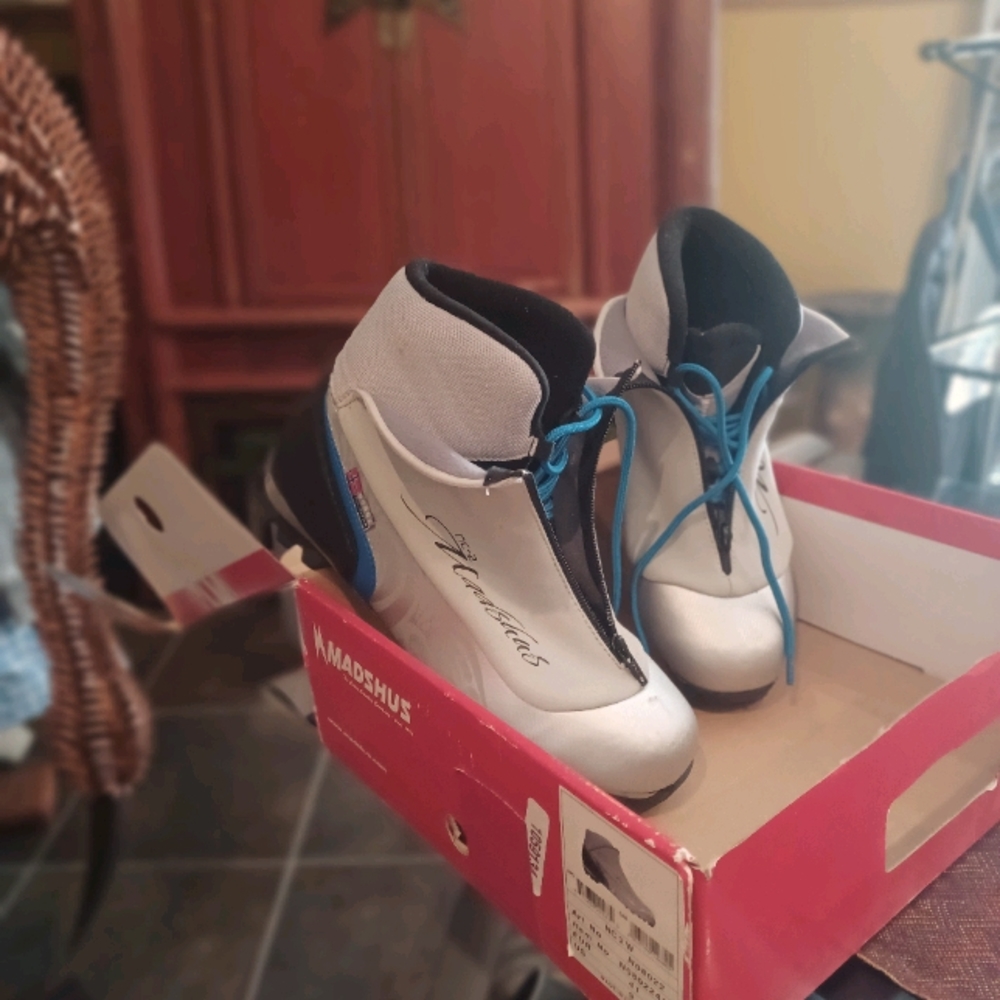 Madshus Nc-2 Nordic collection sz 9 NEW